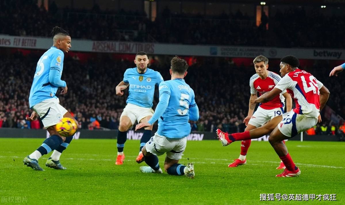 lol台服官网首页地址-皇马全队赛后身穿15号球衣疯狂庆祝